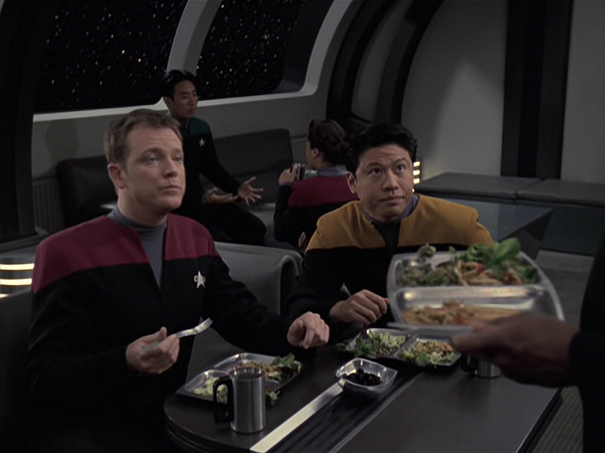 extant_StarTrek_VOY_6x21-LiveFastAndProsper_00636.jpg