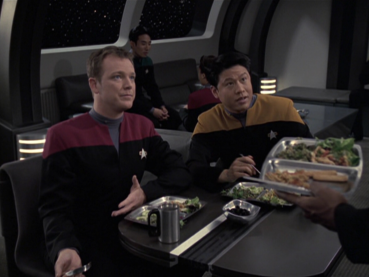 extant_StarTrek_VOY_6x21-LiveFastAndProsper_00679.jpg