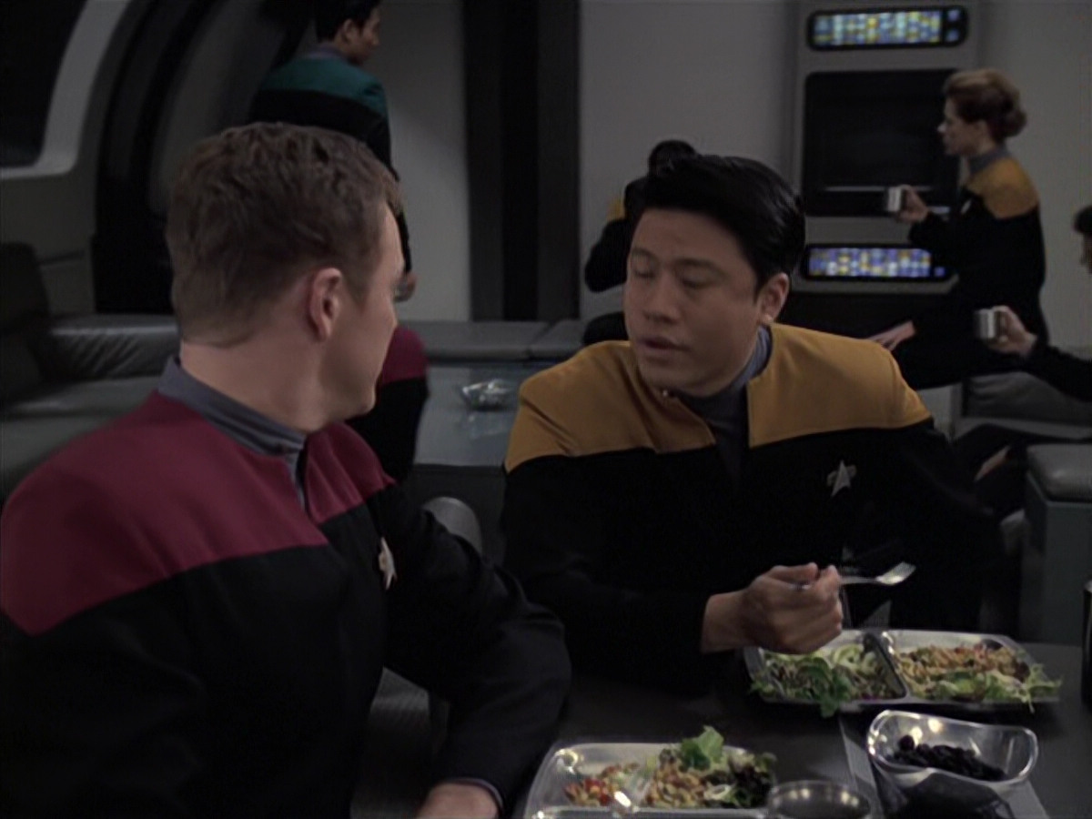 extant_StarTrek_VOY_6x21-LiveFastAndProsper_00698.jpg