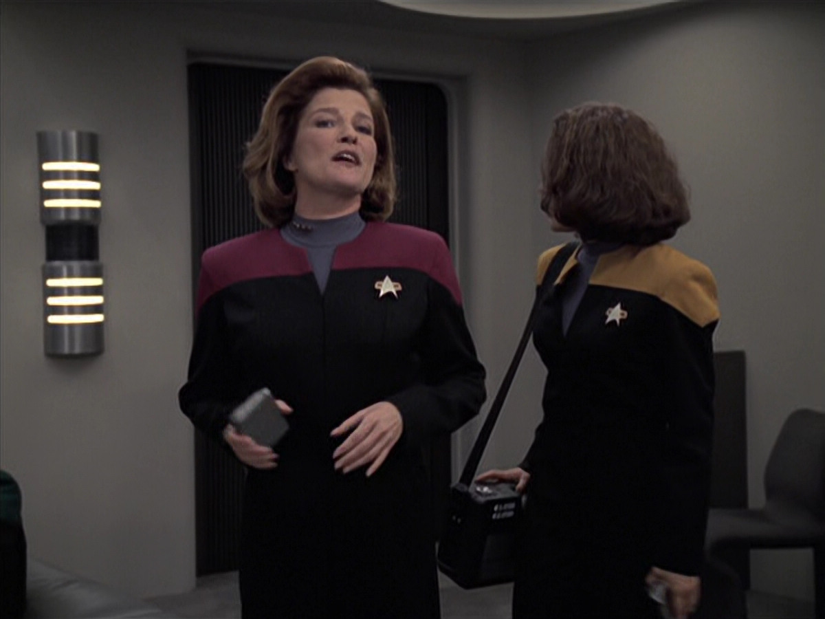 extant_StarTrek_VOY_6x21-LiveFastAndProsper_00713.jpg