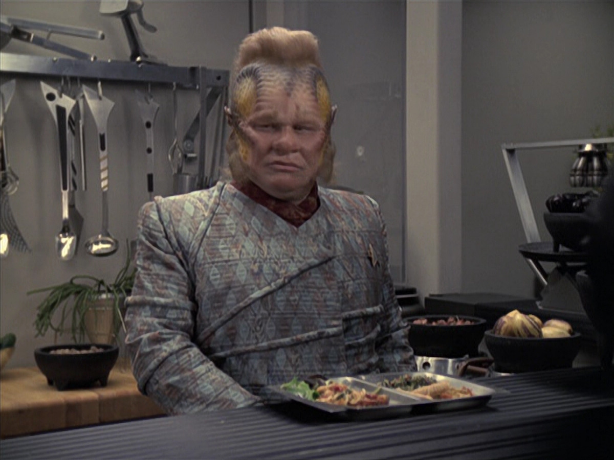 extant_StarTrek_VOY_6x21-LiveFastAndProsper_00721.jpg