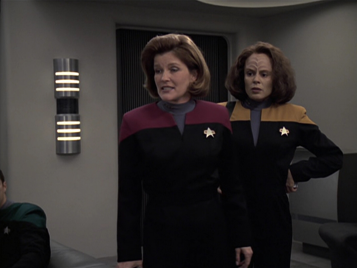 extant_StarTrek_VOY_6x21-LiveFastAndProsper_00725.jpg