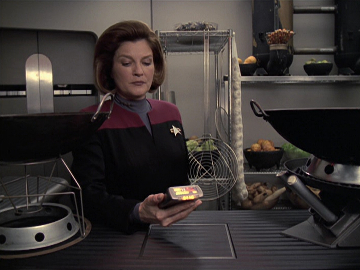 extant_StarTrek_VOY_6x21-LiveFastAndProsper_00740.jpg