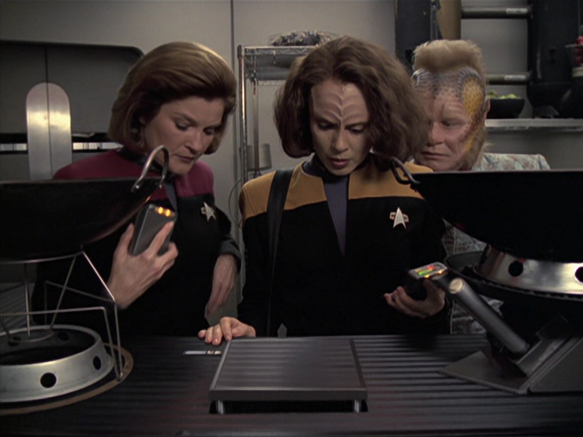 extant_StarTrek_VOY_6x21-LiveFastAndProsper_00746.jpg