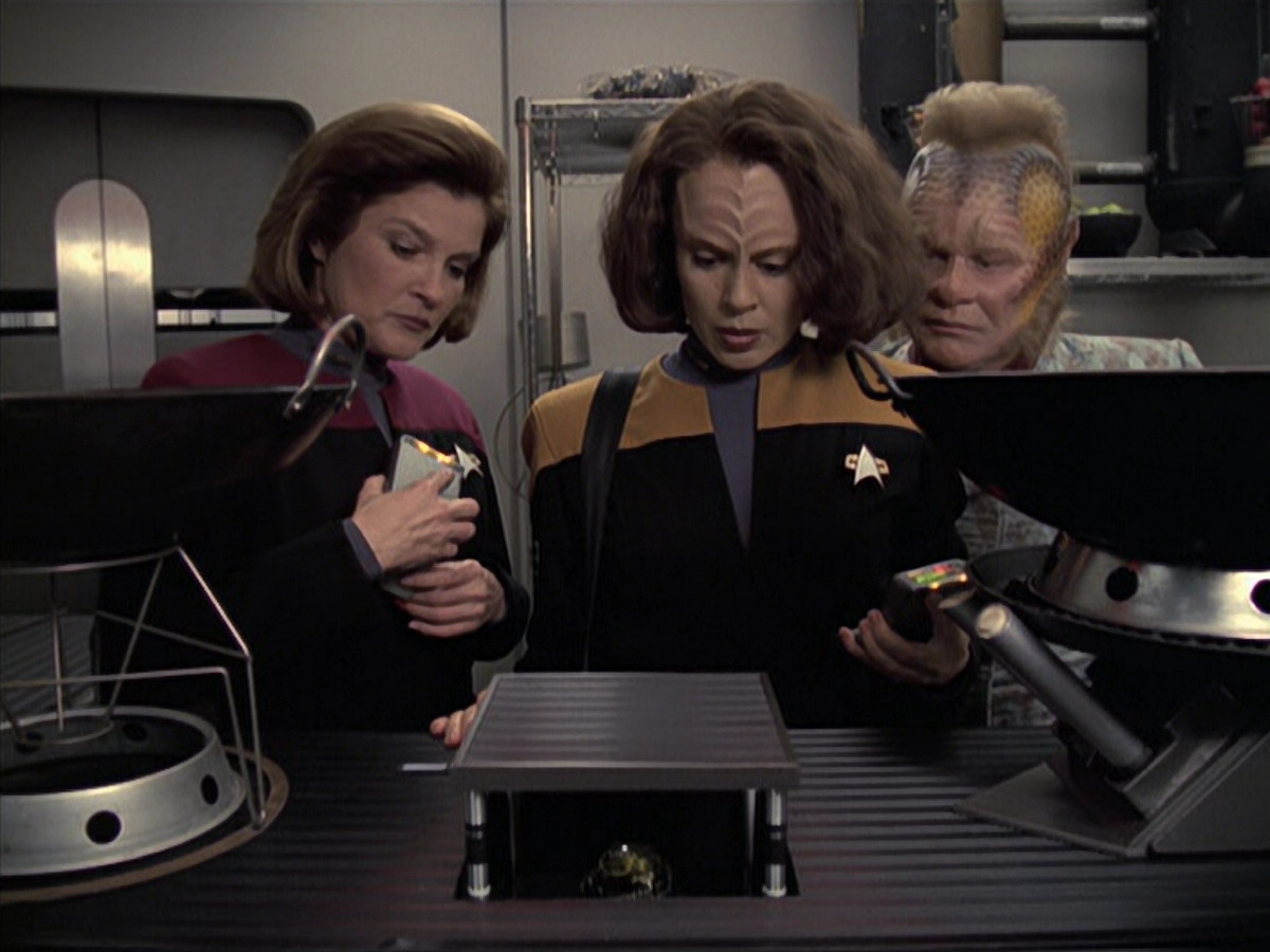 extant_StarTrek_VOY_6x21-LiveFastAndProsper_00747.jpg