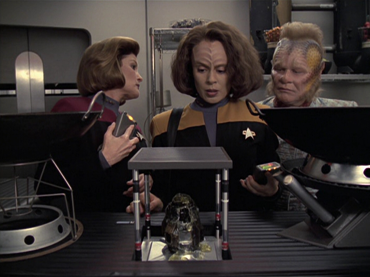 extant_StarTrek_VOY_6x21-LiveFastAndProsper_00750.jpg