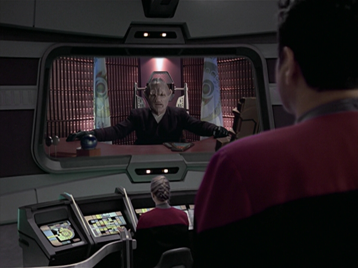 extant_StarTrek_VOY_6x21-LiveFastAndProsper_00821.jpg