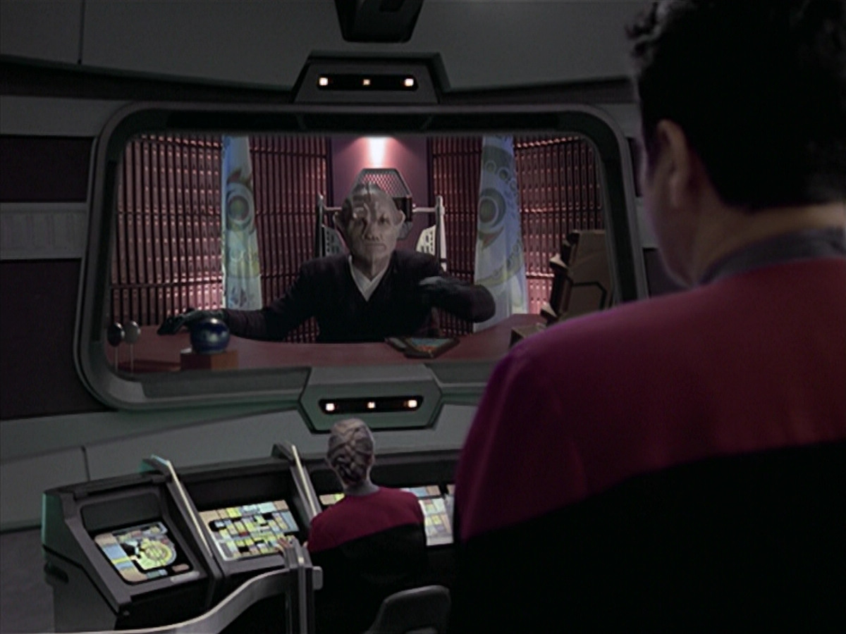 extant_StarTrek_VOY_6x21-LiveFastAndProsper_00823.jpg