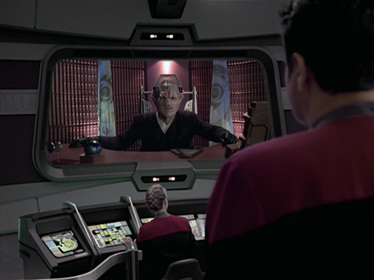 extant_StarTrek_VOY_6x21-LiveFastAndProsper_00825.jpg