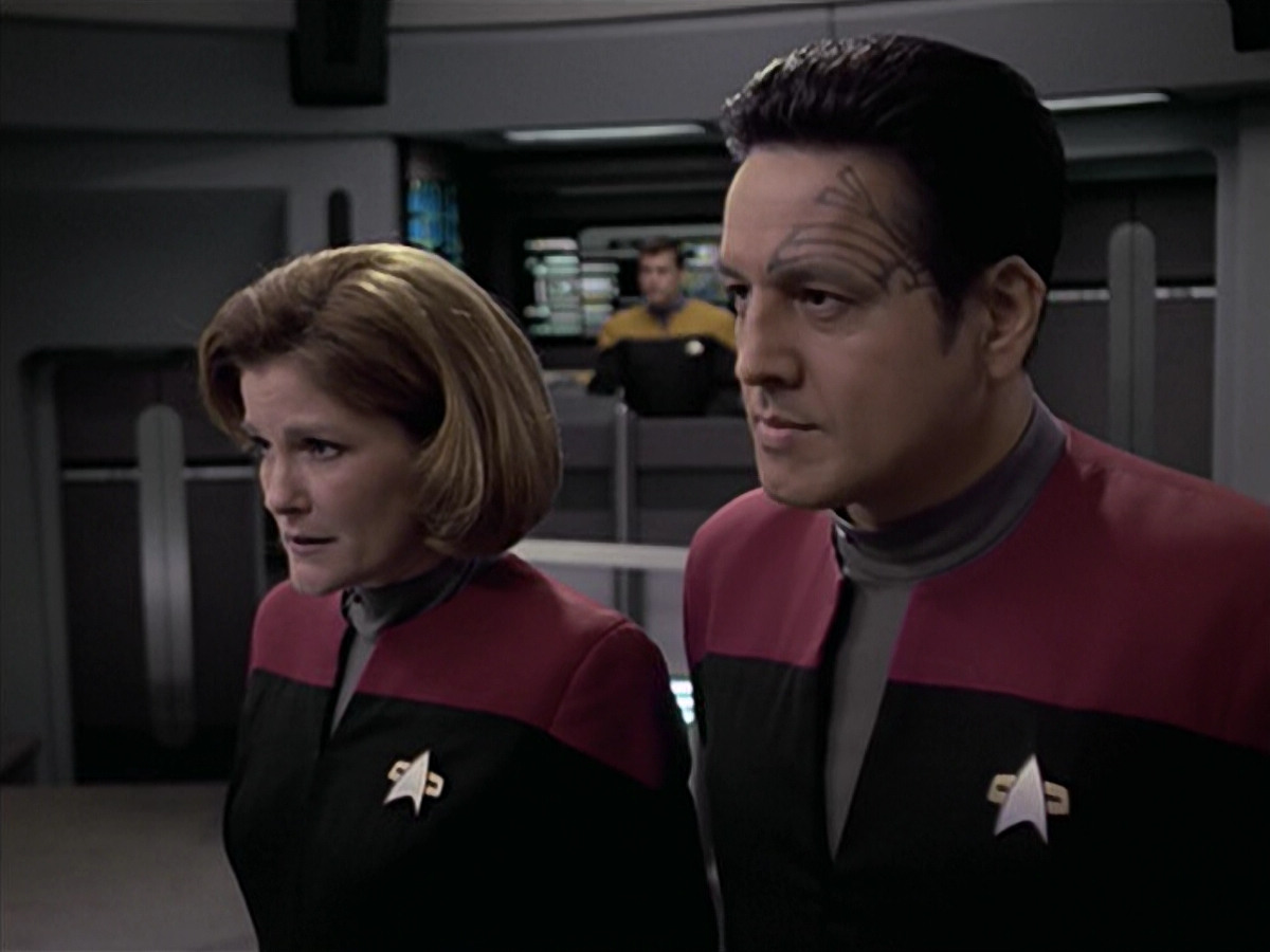 extant_StarTrek_VOY_6x21-LiveFastAndProsper_00841.jpg