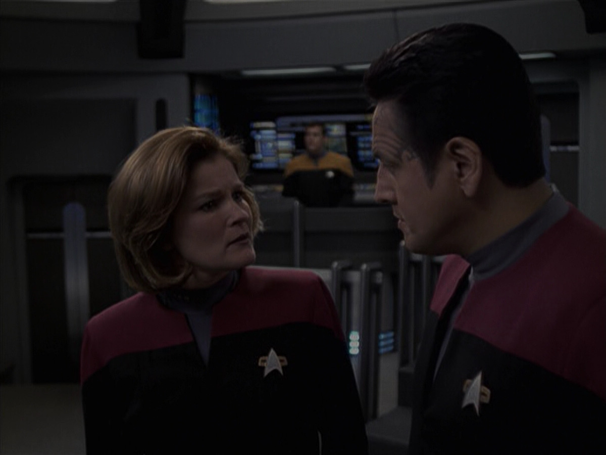 extant_StarTrek_VOY_6x21-LiveFastAndProsper_00874.jpg