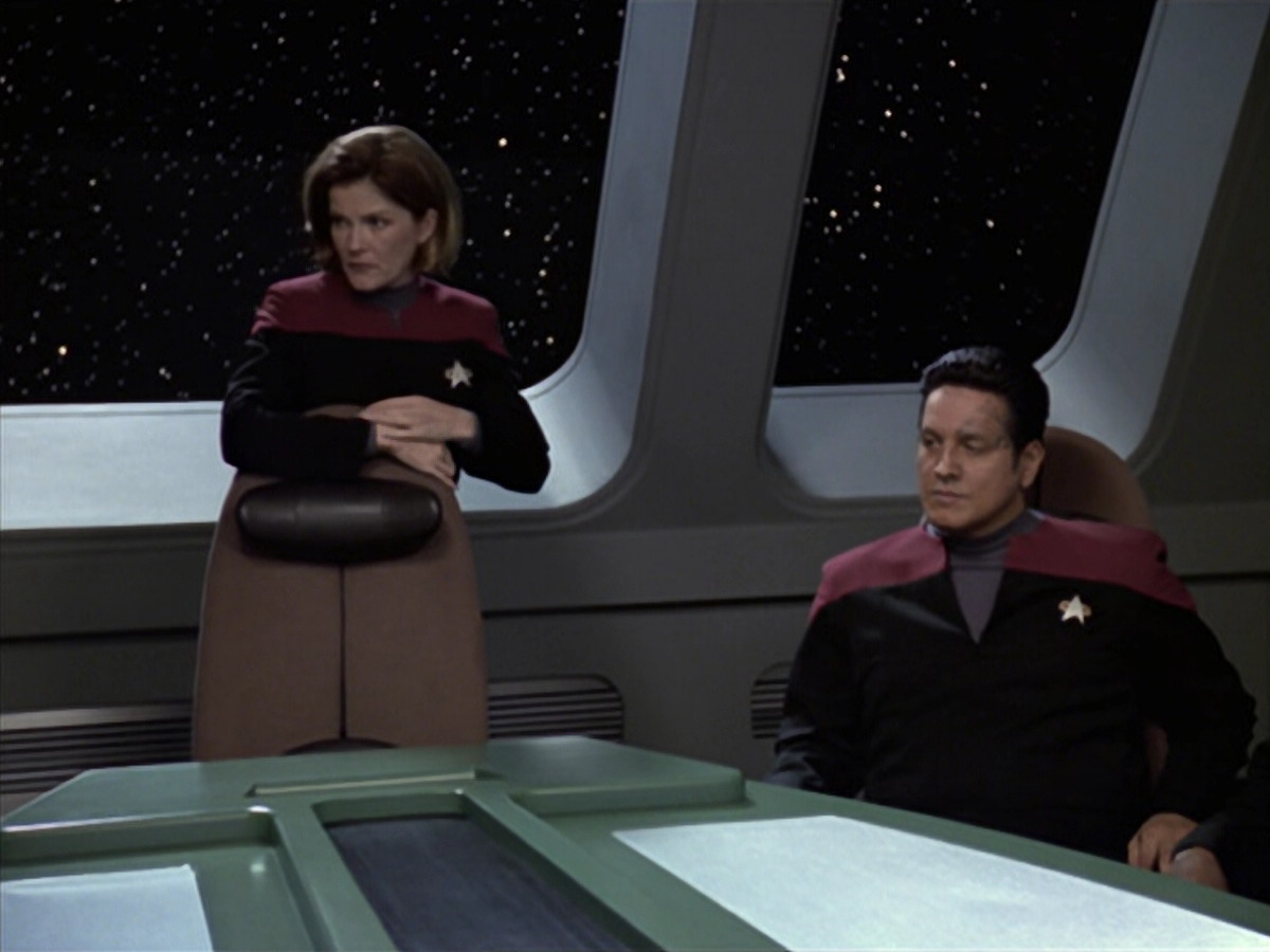 extant_StarTrek_VOY_6x21-LiveFastAndProsper_00886.jpg