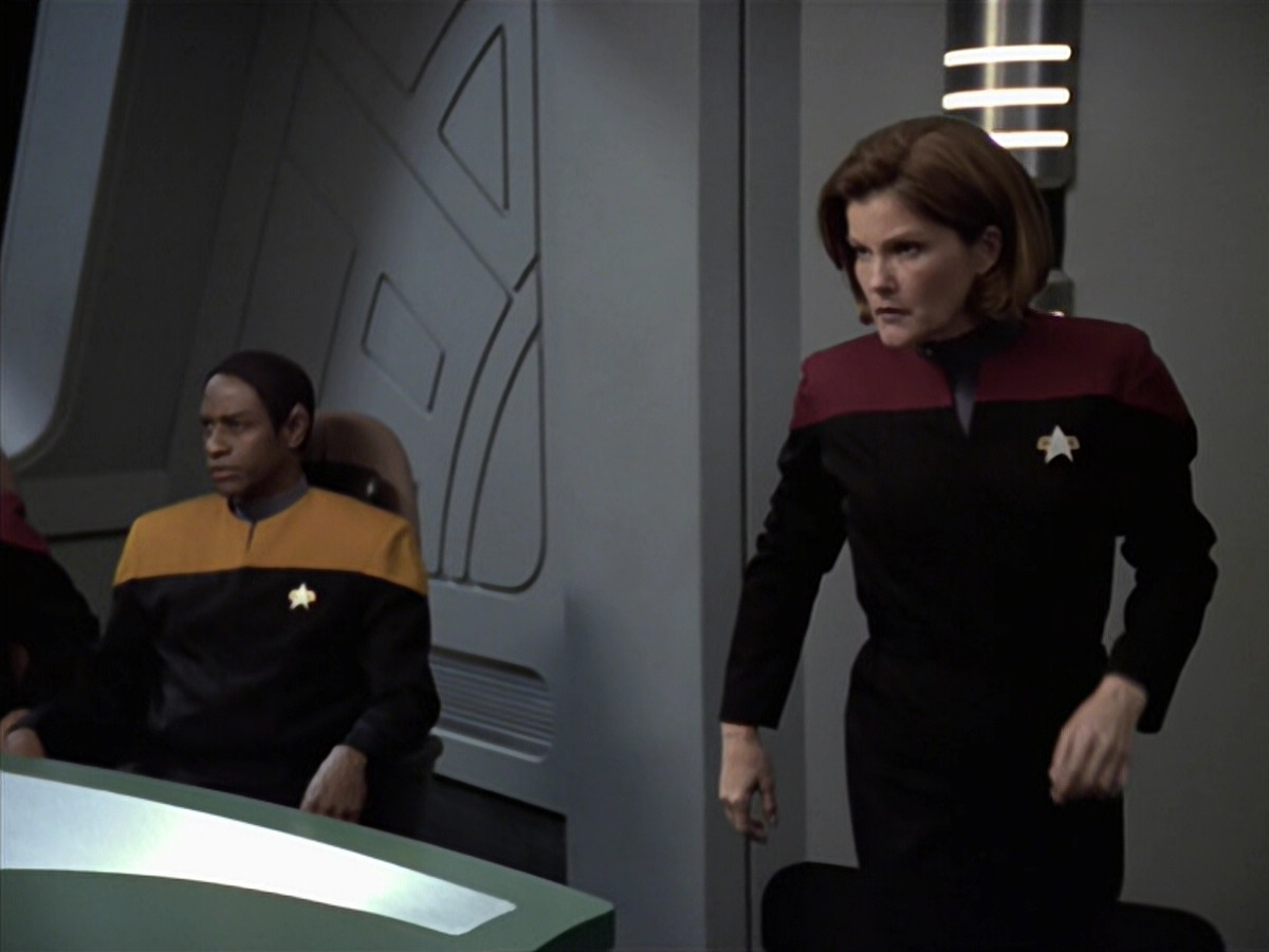 extant_StarTrek_VOY_6x21-LiveFastAndProsper_00894.jpg