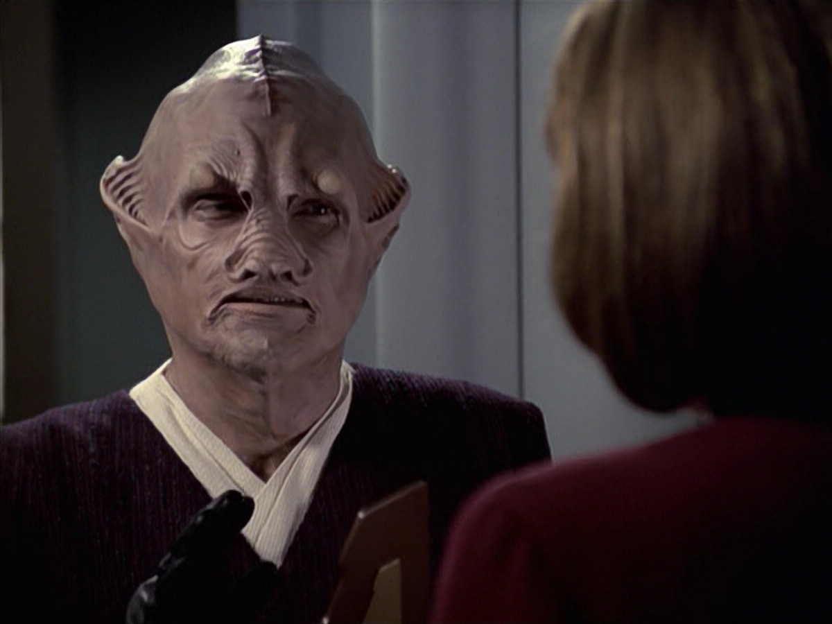 extant_StarTrek_VOY_6x21-LiveFastAndProsper_00916.jpg
