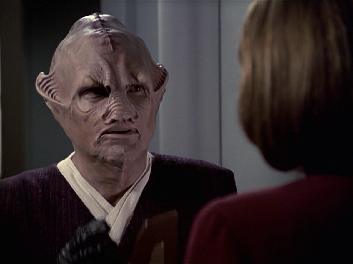extant_StarTrek_VOY_6x21-LiveFastAndProsper_00918.jpg