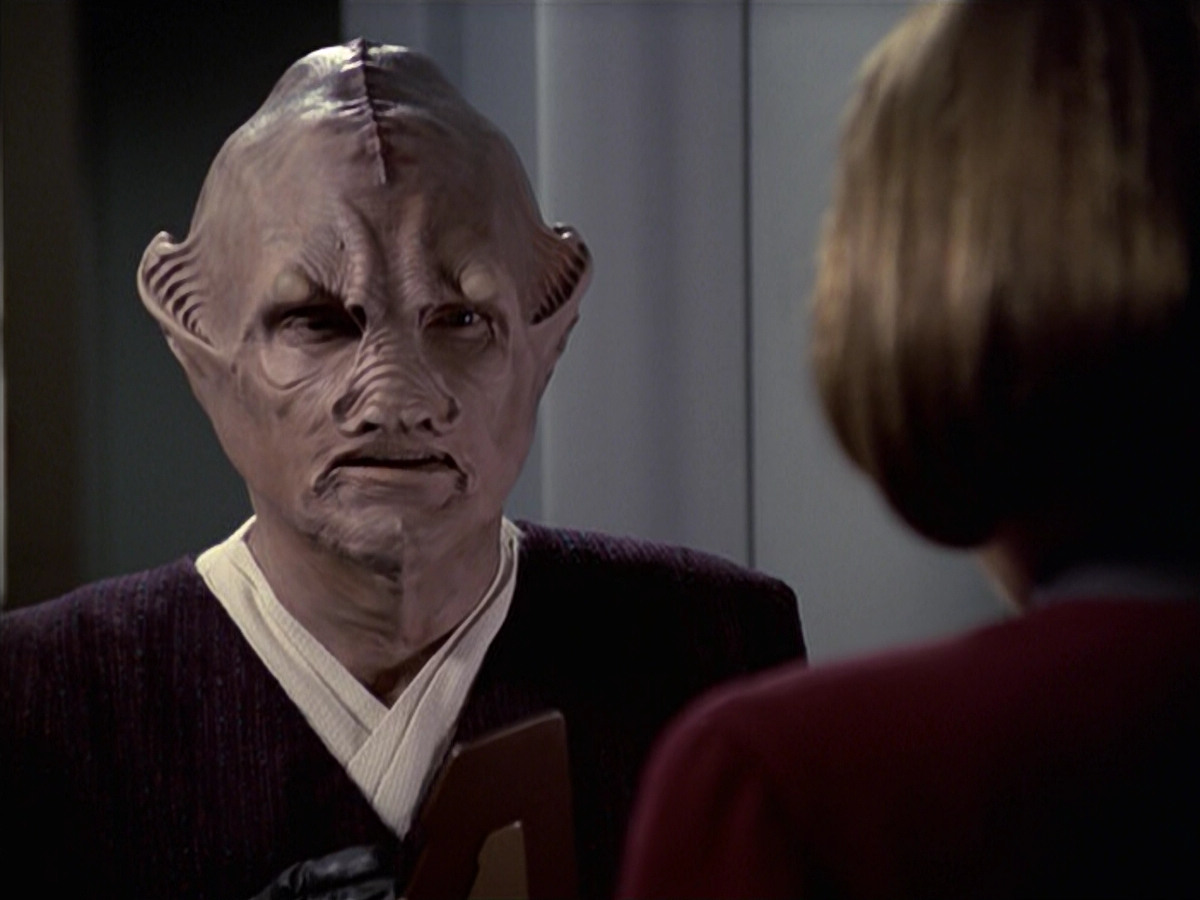 extant_StarTrek_VOY_6x21-LiveFastAndProsper_00919.jpg