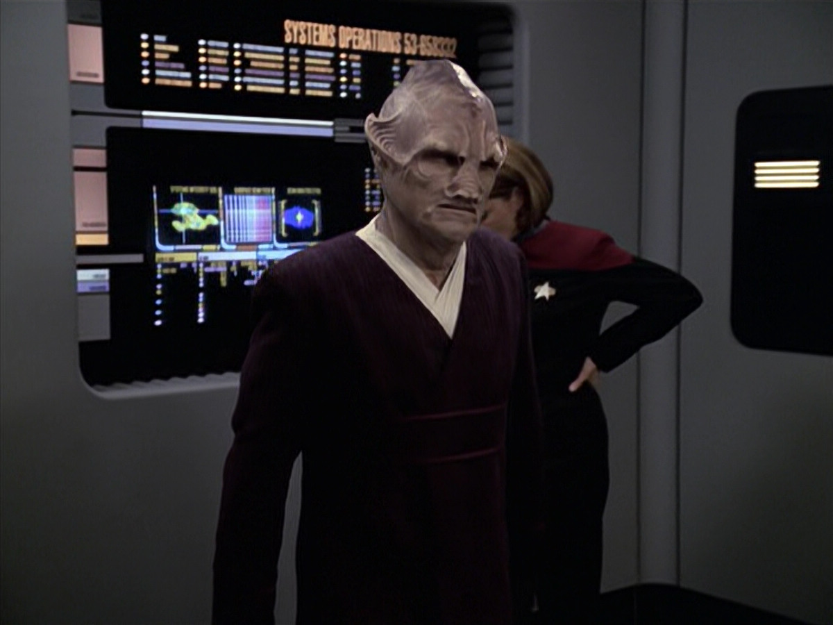 extant_StarTrek_VOY_6x21-LiveFastAndProsper_00943.jpg