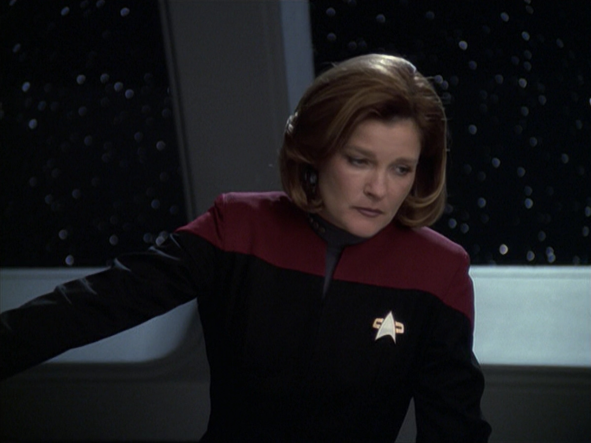extant_StarTrek_VOY_6x21-LiveFastAndProsper_00966.jpg