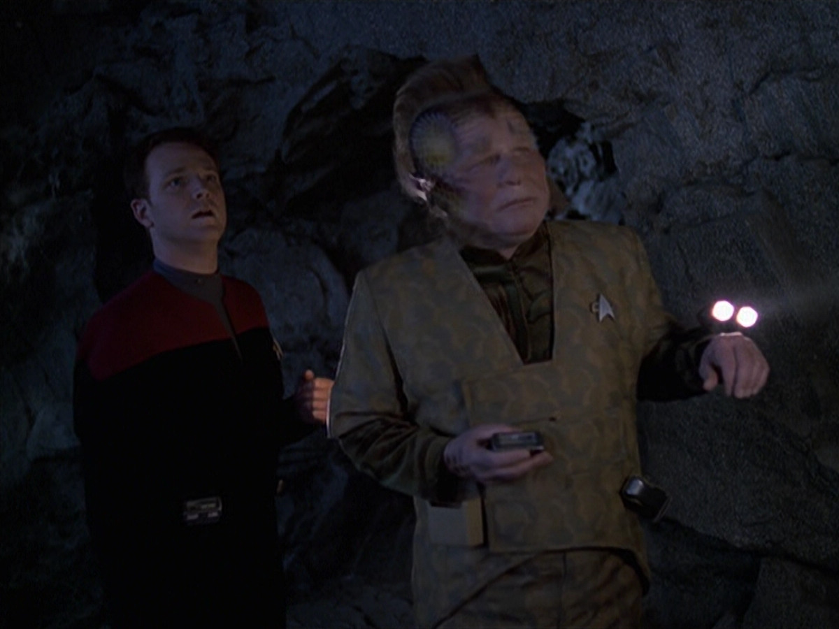 extant_StarTrek_VOY_6x21-LiveFastAndProsper_01103.jpg