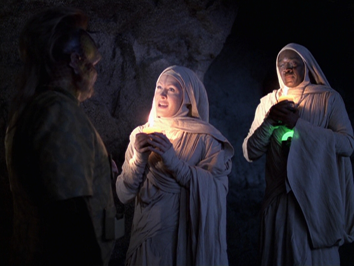 extant_StarTrek_VOY_6x21-LiveFastAndProsper_01160.jpg