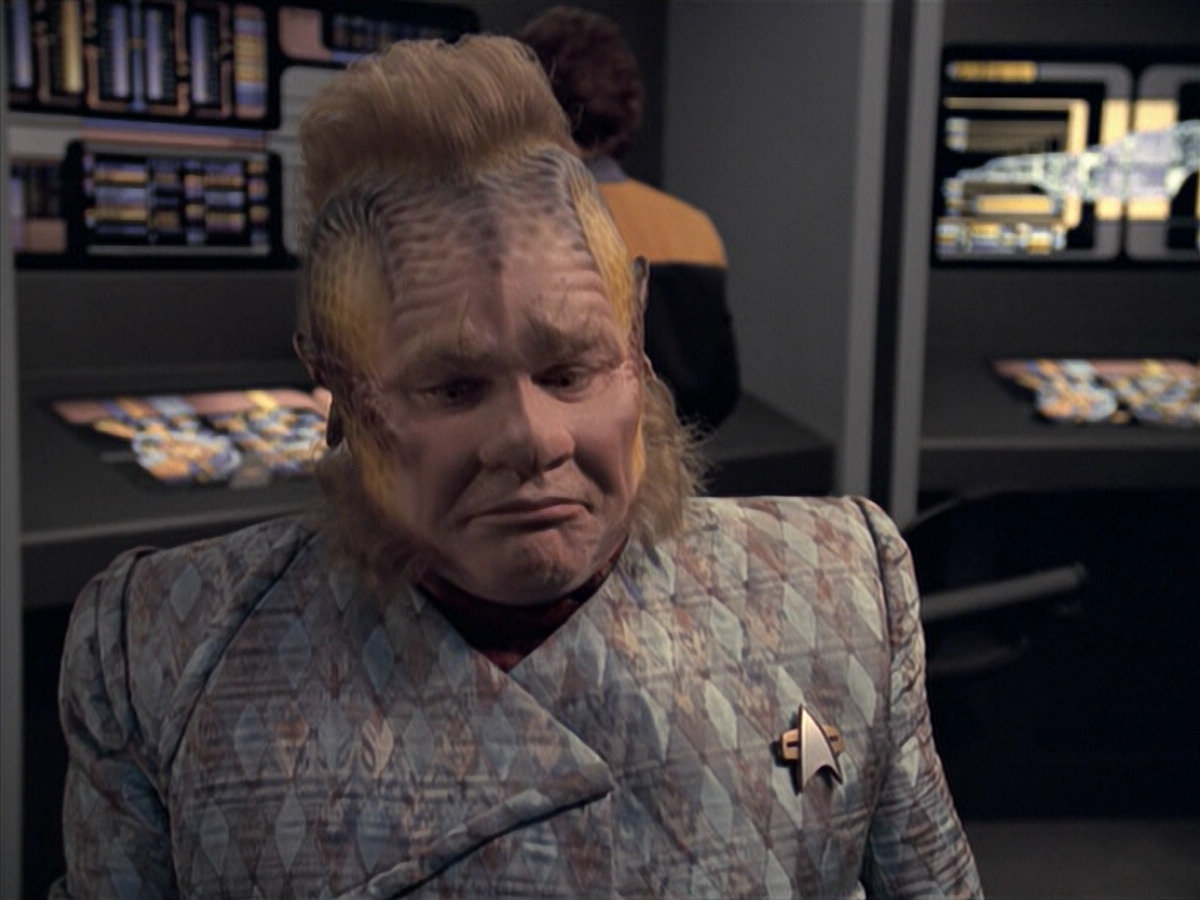 extant_StarTrek_VOY_6x21-LiveFastAndProsper_01248.jpg