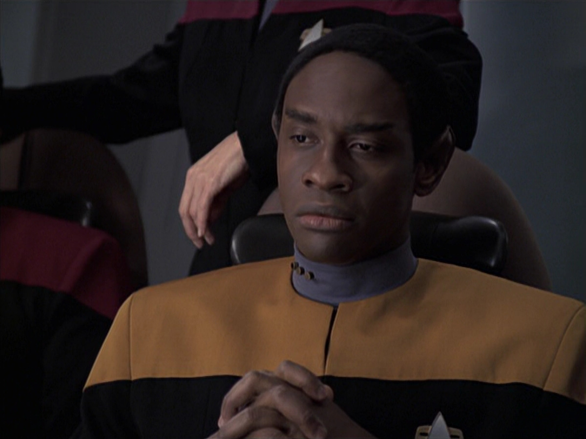 extant_StarTrek_VOY_6x21-LiveFastAndProsper_01565.jpg
