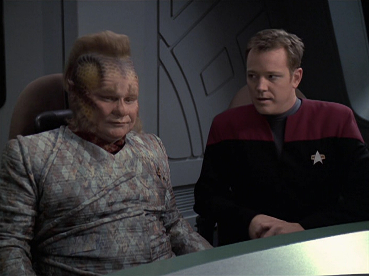 extant_StarTrek_VOY_6x21-LiveFastAndProsper_01568.jpg