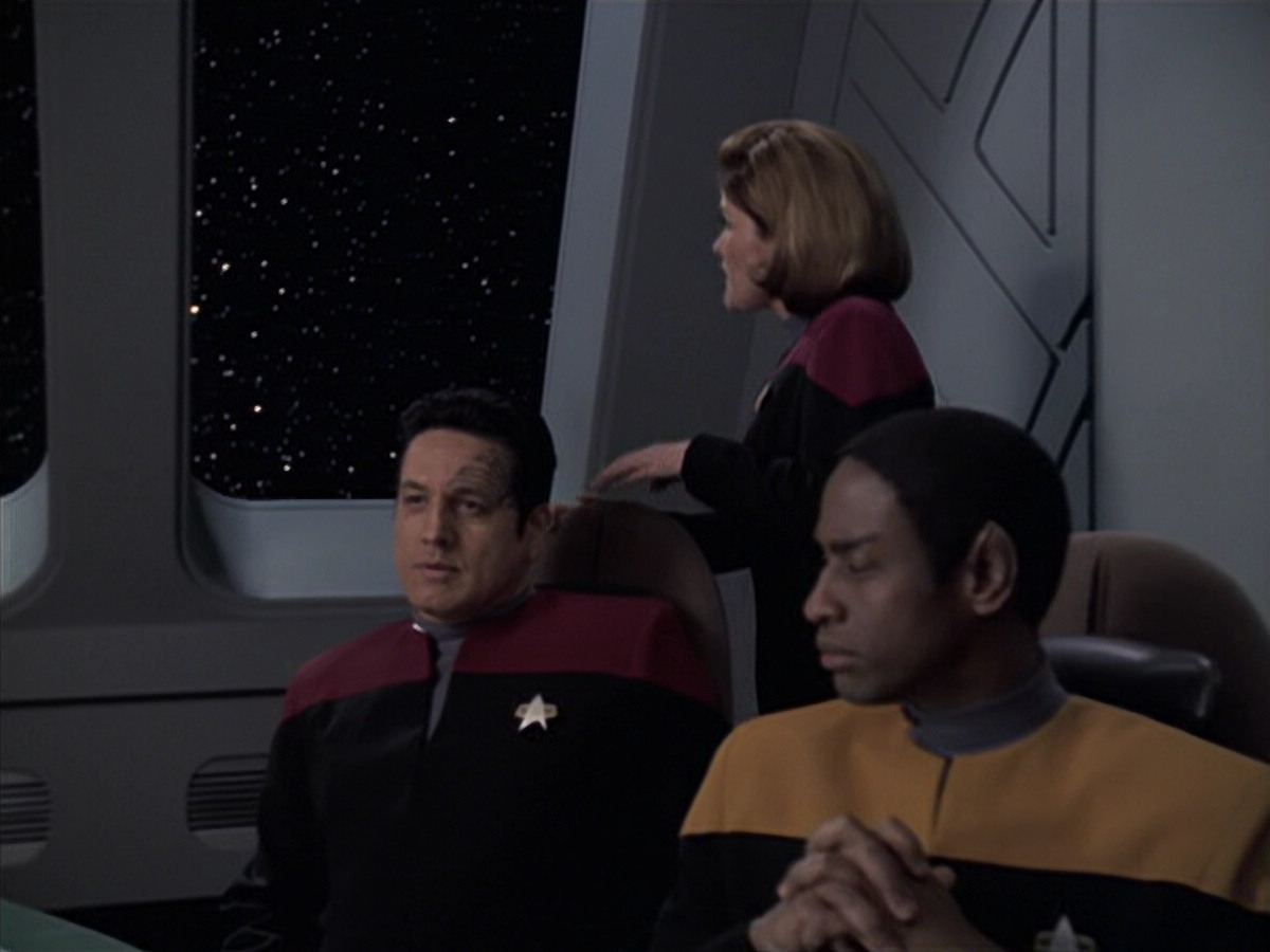 extant_StarTrek_VOY_6x21-LiveFastAndProsper_01588.jpg