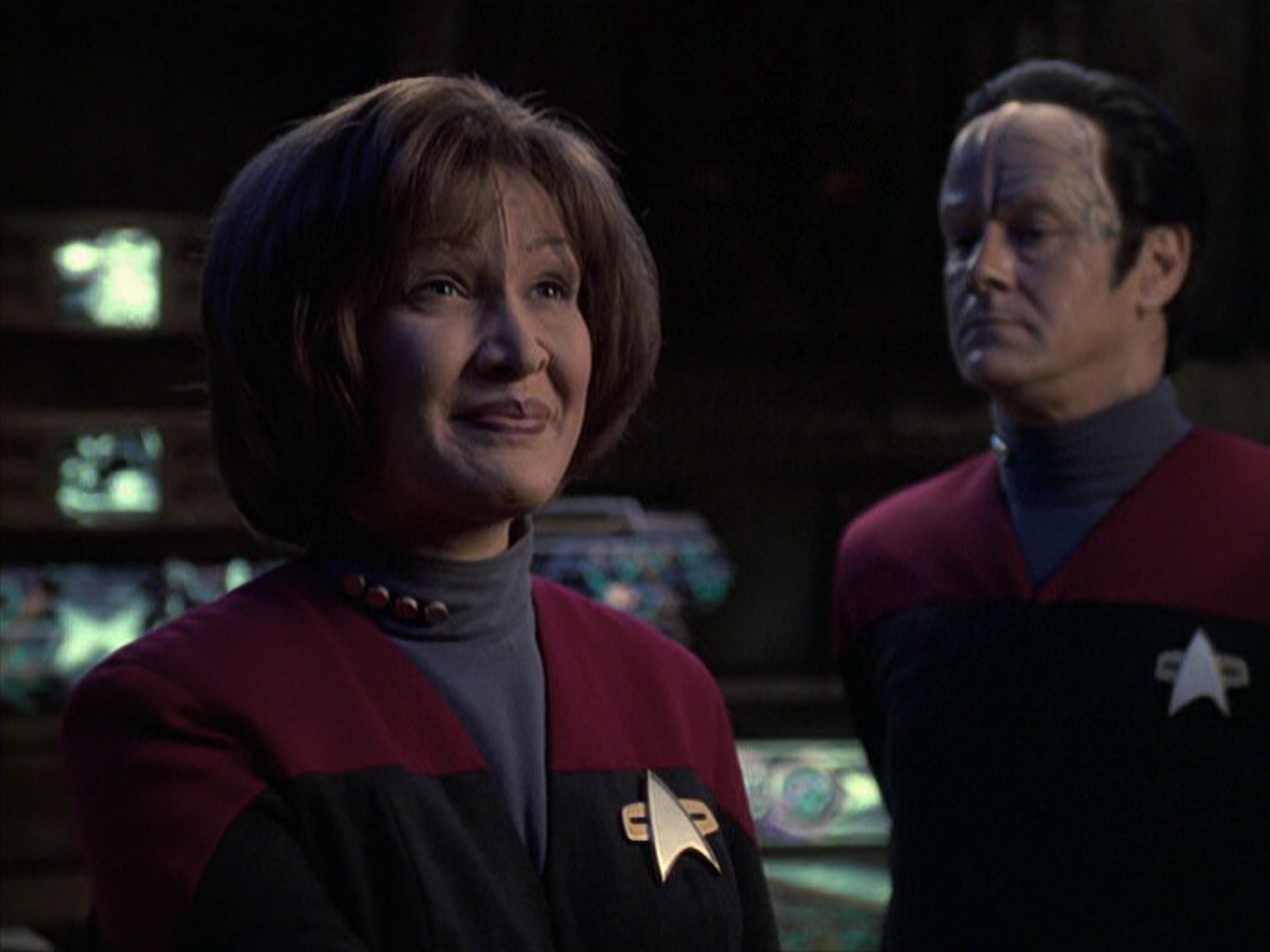 extant_StarTrek_VOY_6x21-LiveFastAndProsper_01875.jpg