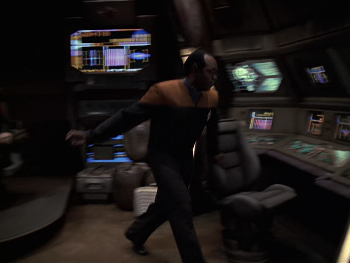 extant_StarTrek_VOY_6x21-LiveFastAndProsper_02186.jpg