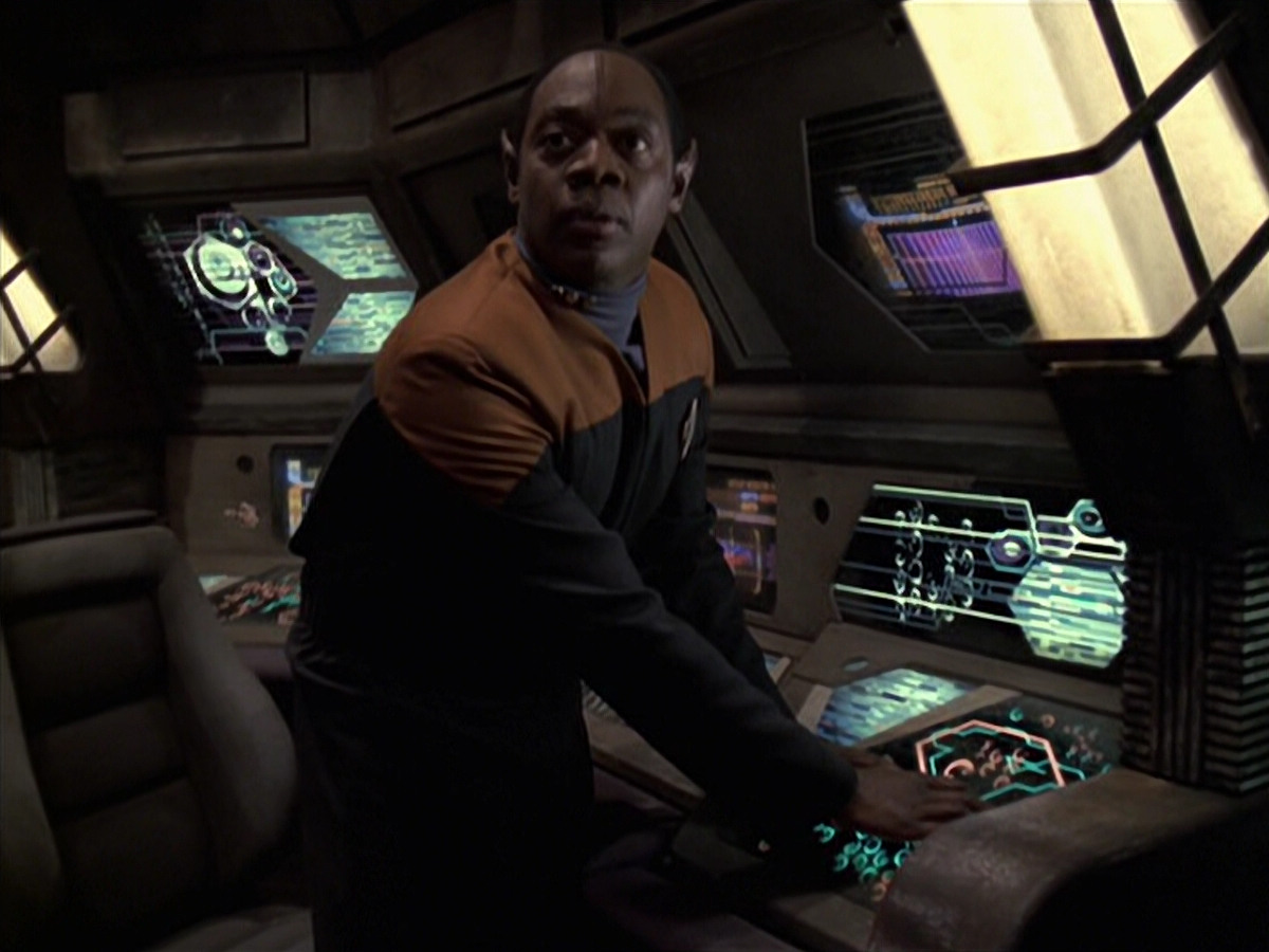 extant_StarTrek_VOY_6x21-LiveFastAndProsper_02197.jpg
