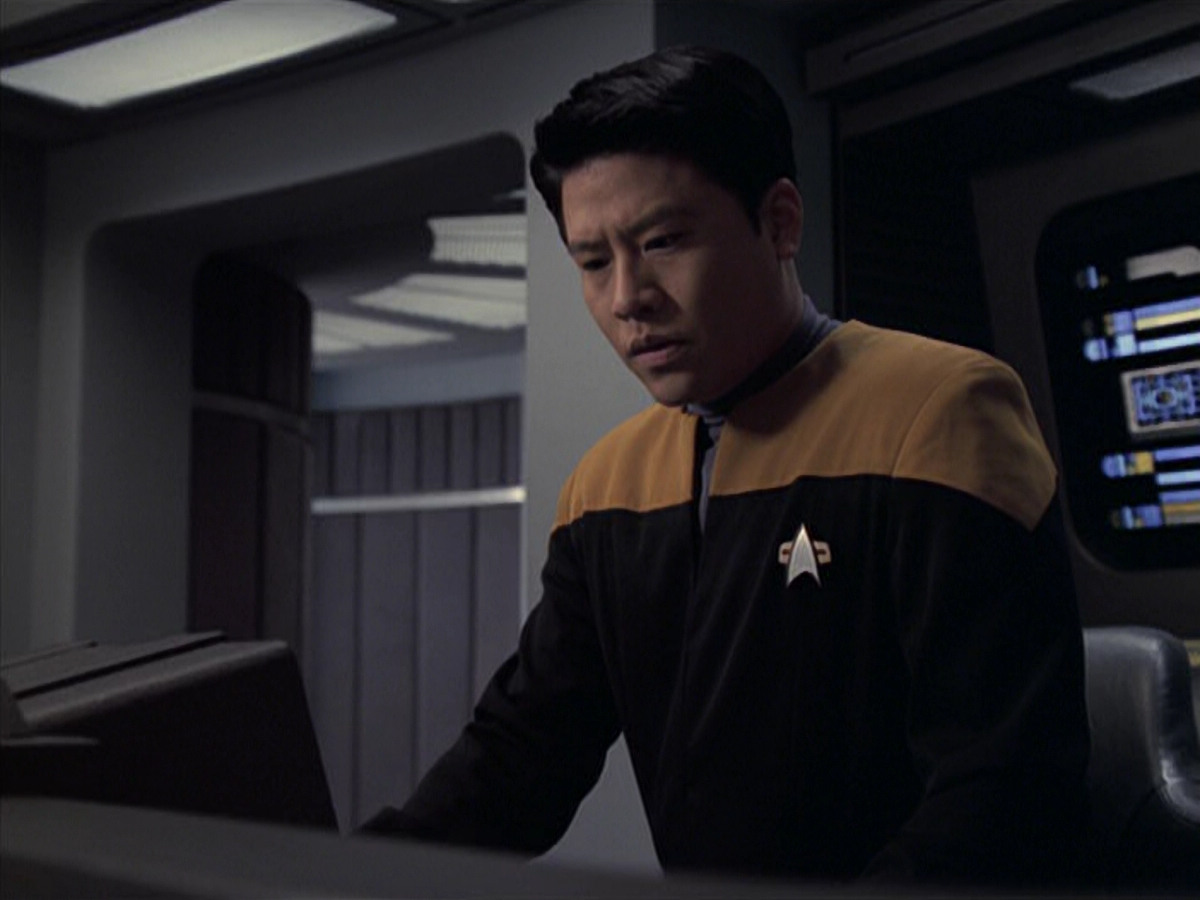 extant_StarTrek_VOY_6x21-LiveFastAndProsper_02209.jpg