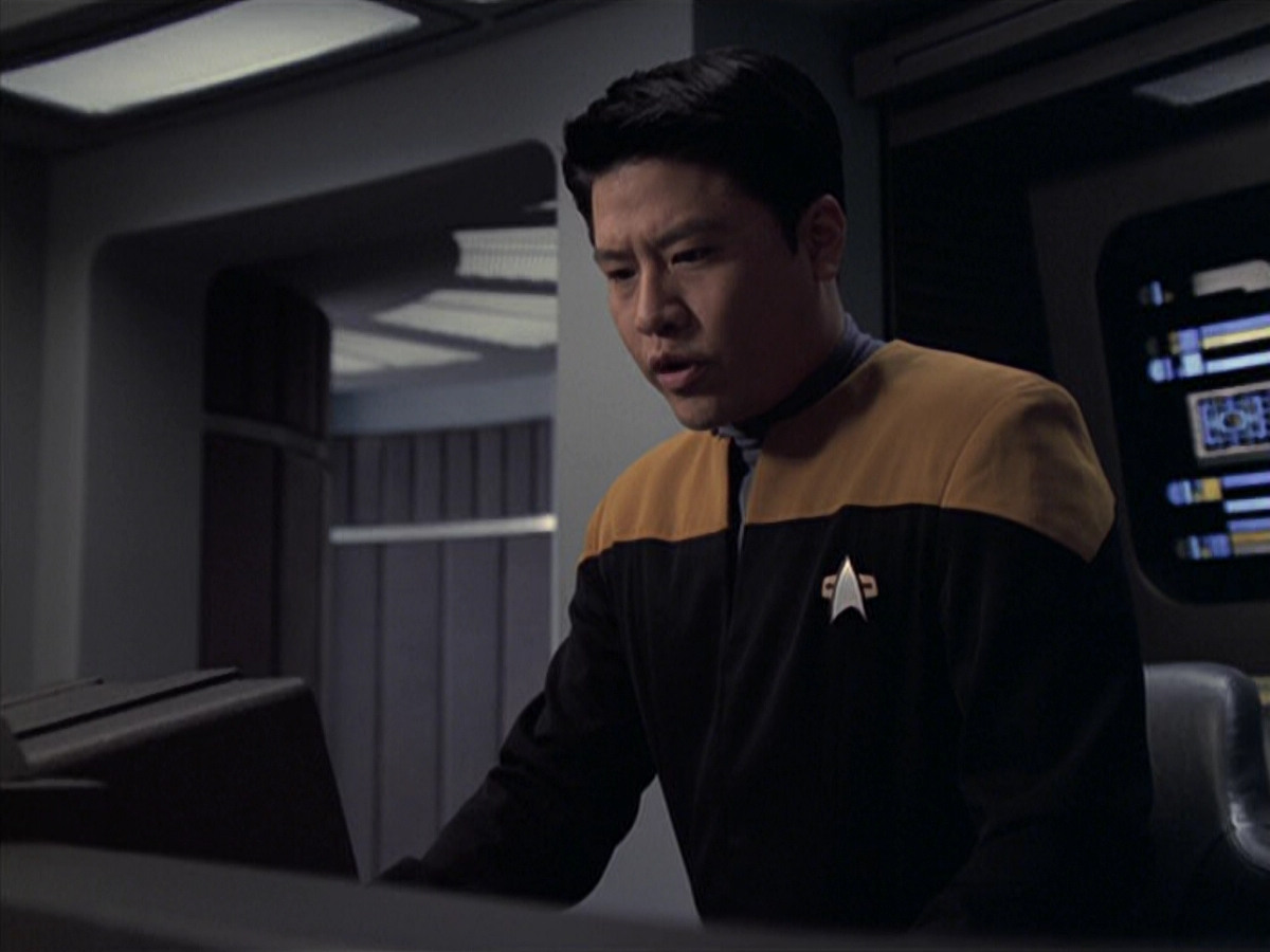 extant_StarTrek_VOY_6x21-LiveFastAndProsper_02210.jpg