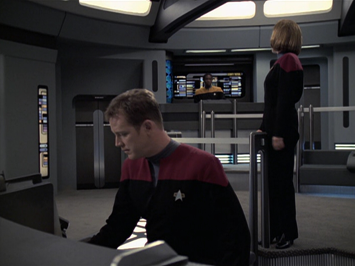 extant_StarTrek_VOY_6x21-LiveFastAndProsper_02215.jpg