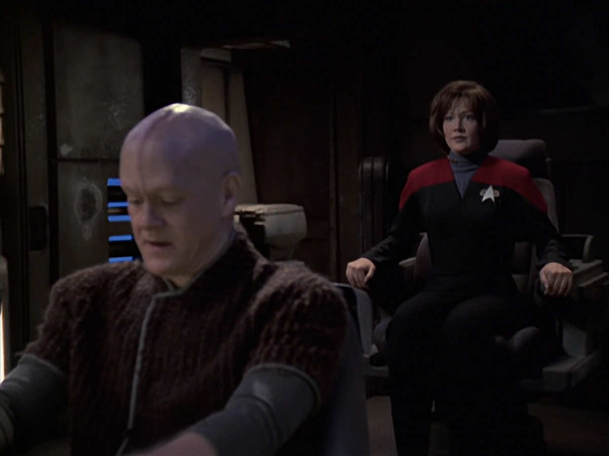 extant_StarTrek_VOY_6x21-LiveFastAndProsper_02216.jpg
