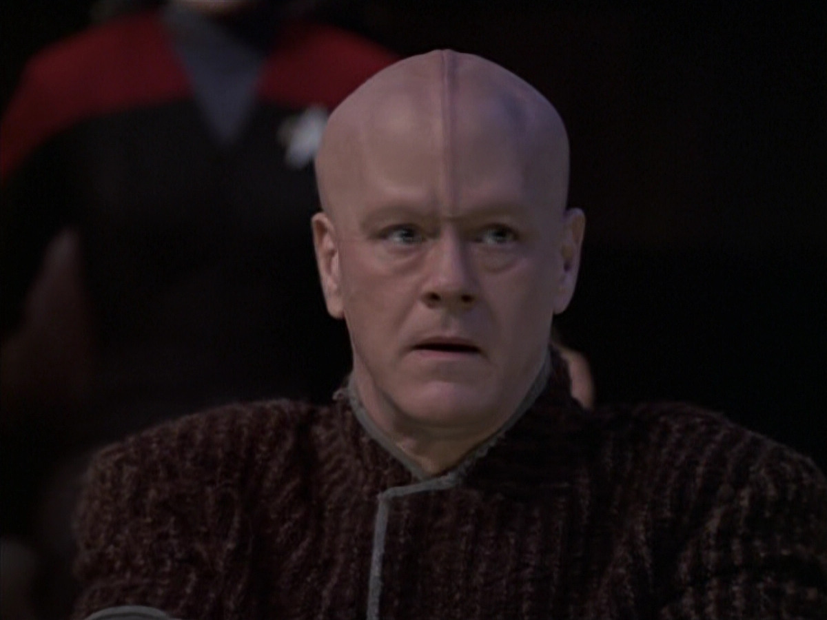 extant_StarTrek_VOY_6x21-LiveFastAndProsper_02226.jpg