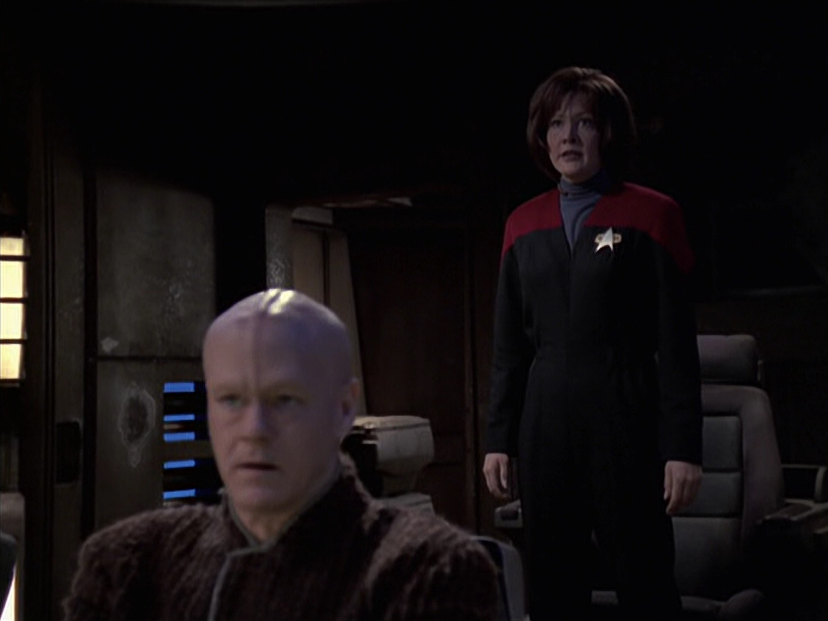 extant_StarTrek_VOY_6x21-LiveFastAndProsper_02234.jpg