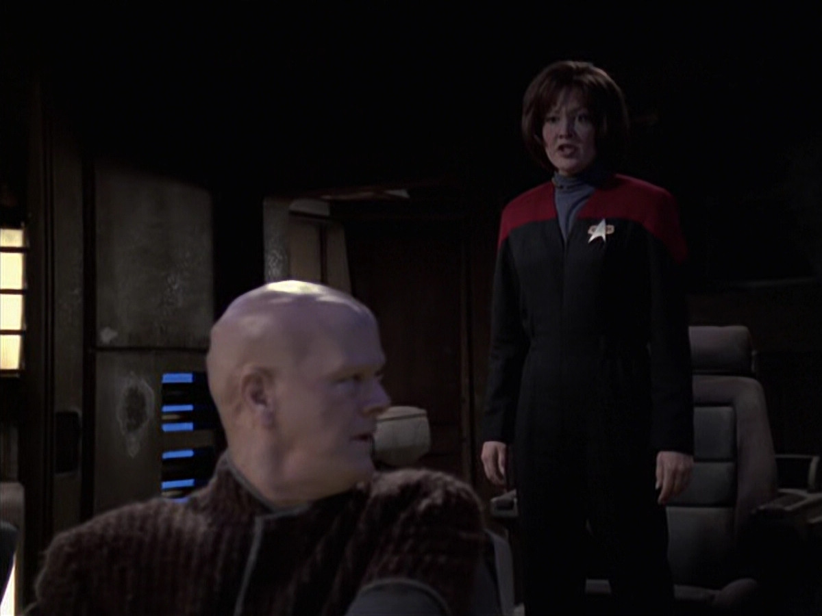 extant_StarTrek_VOY_6x21-LiveFastAndProsper_02235.jpg