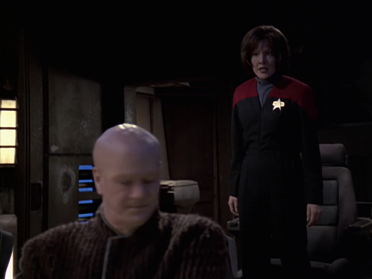 extant_StarTrek_VOY_6x21-LiveFastAndProsper_02236.jpg