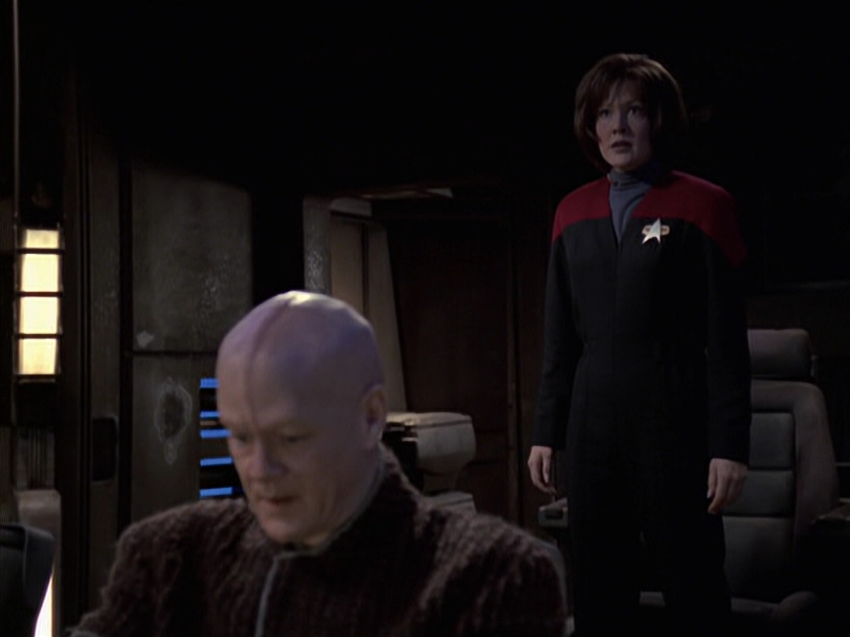 extant_StarTrek_VOY_6x21-LiveFastAndProsper_02237.jpg