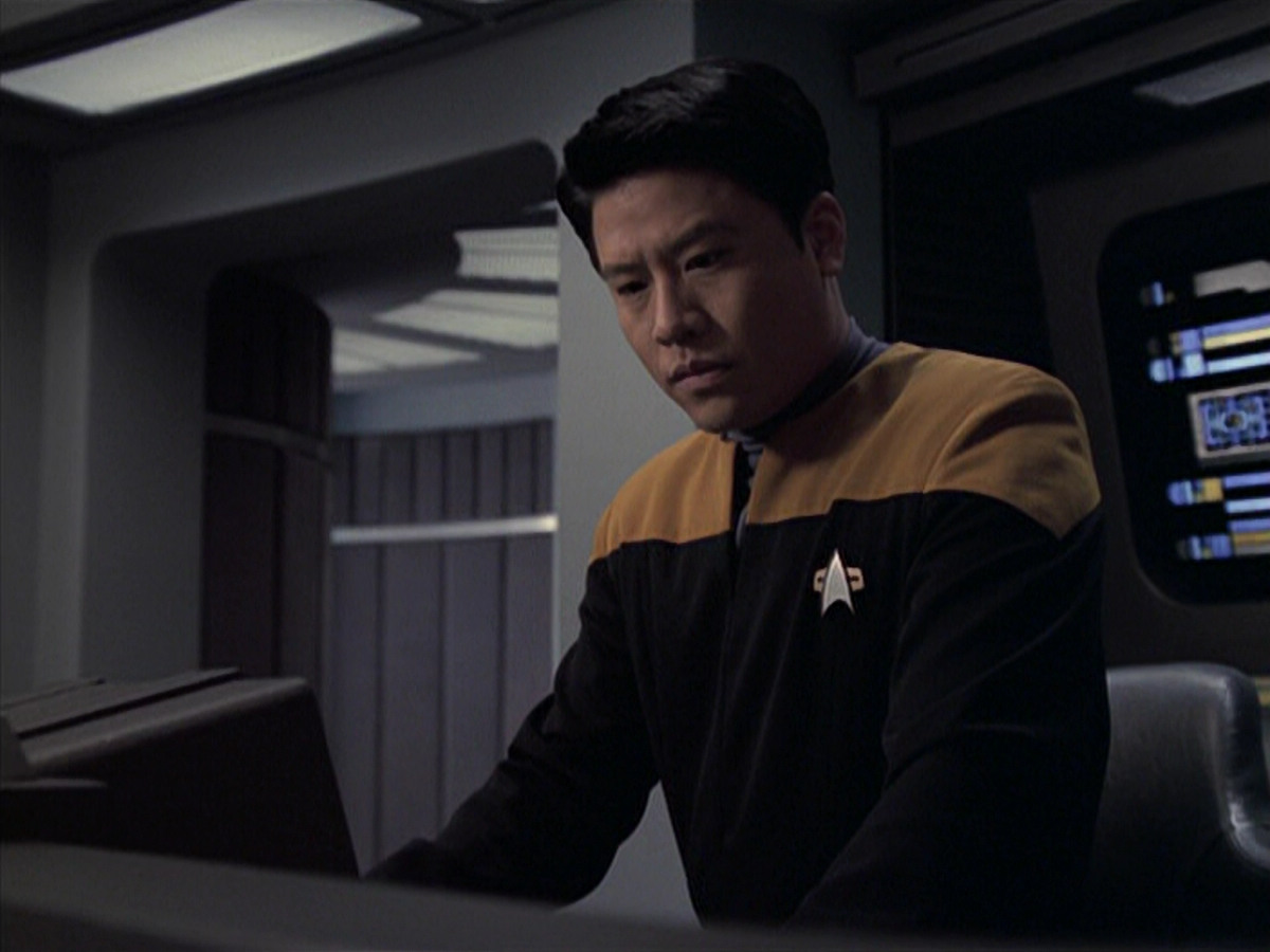 extant_StarTrek_VOY_6x21-LiveFastAndProsper_02259.jpg