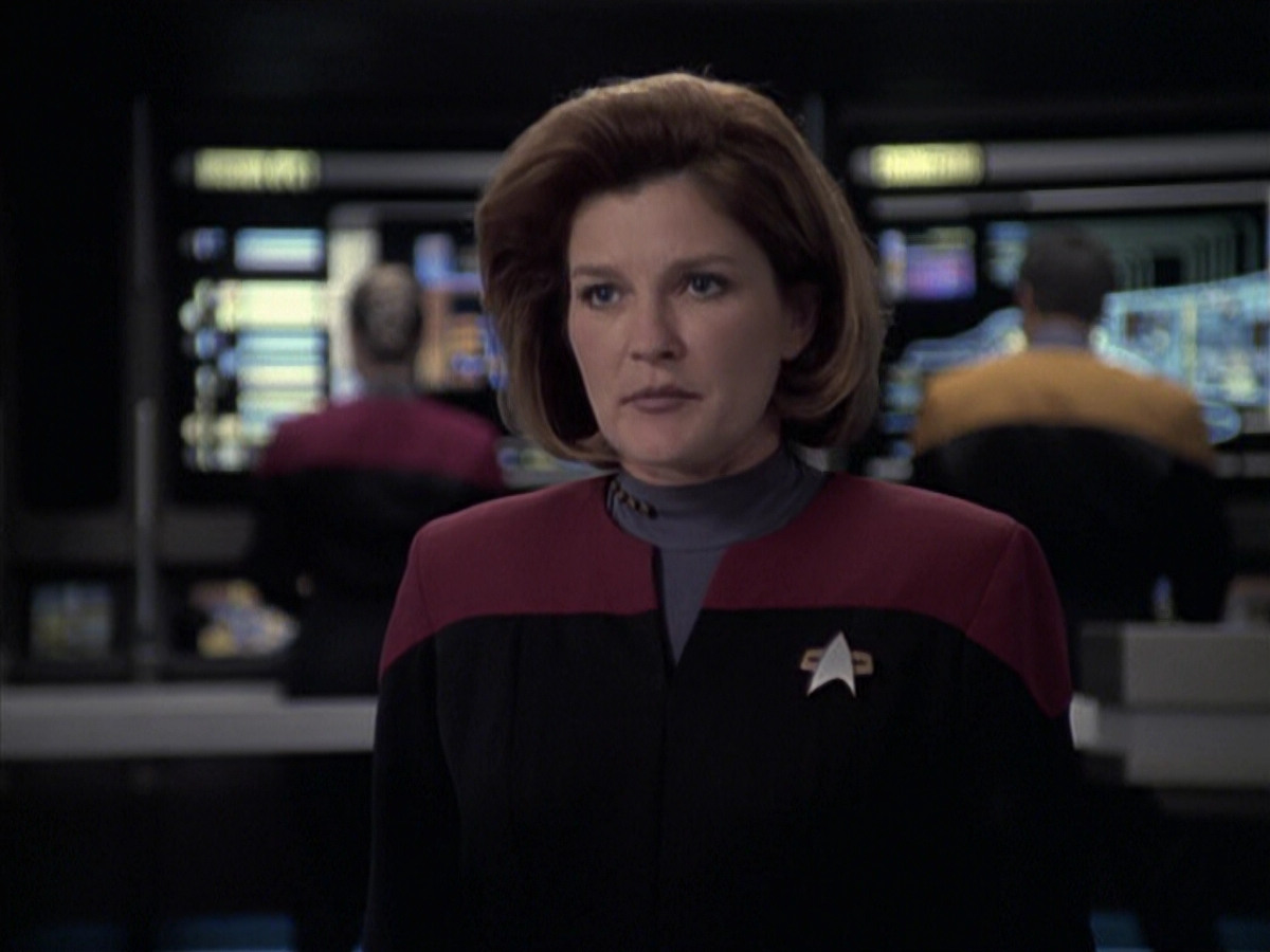 extant_StarTrek_VOY_6x21-LiveFastAndProsper_02271.jpg