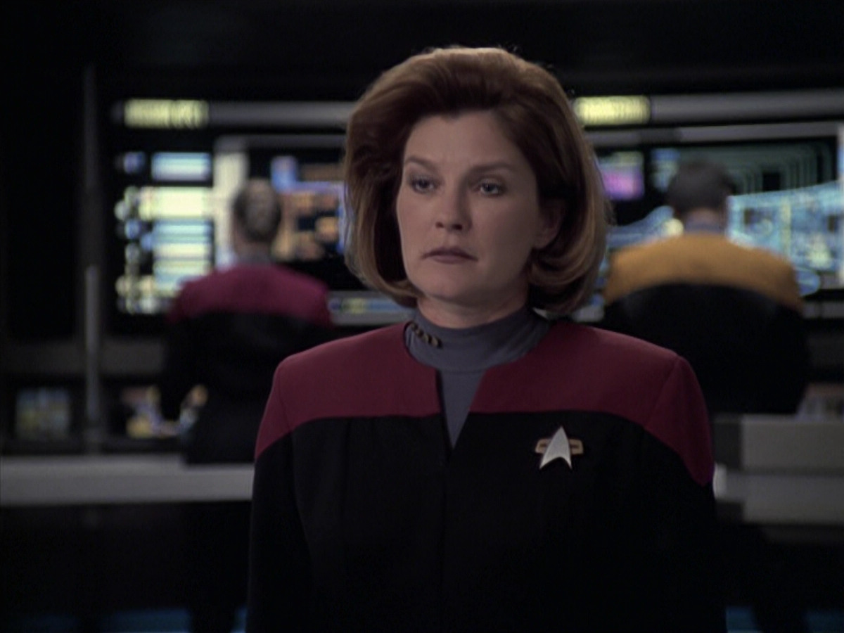 extant_StarTrek_VOY_6x21-LiveFastAndProsper_02278.jpg