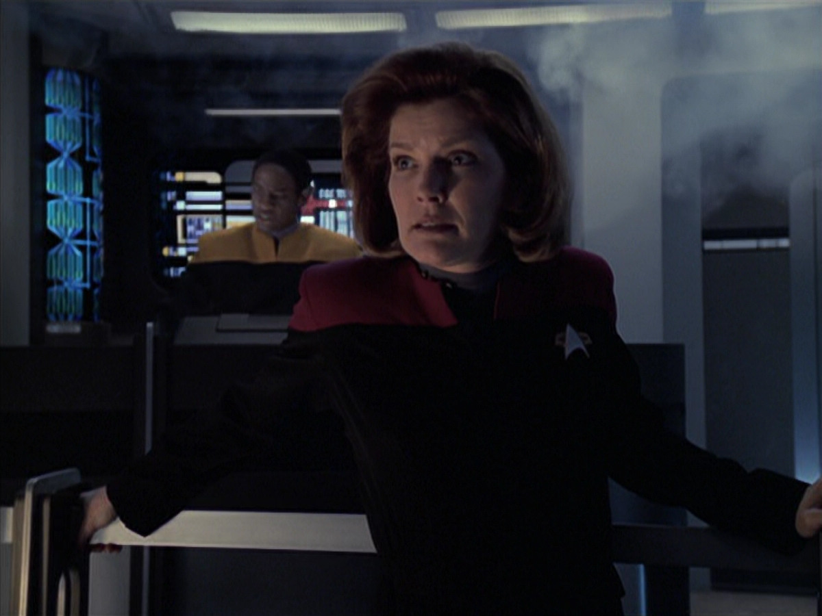 extant_StarTrek_VOY_6x21-LiveFastAndProsper_02326.jpg