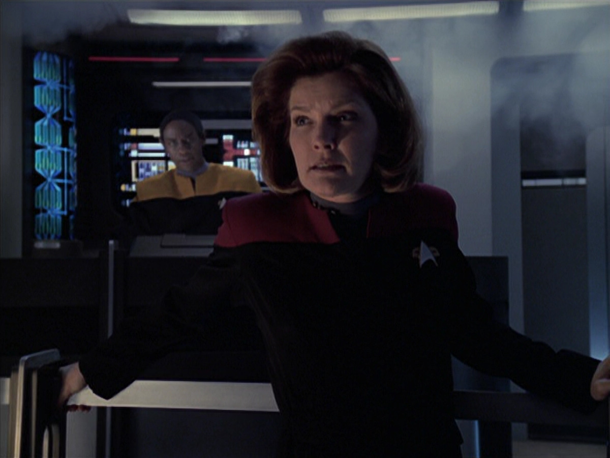extant_StarTrek_VOY_6x21-LiveFastAndProsper_02328.jpg