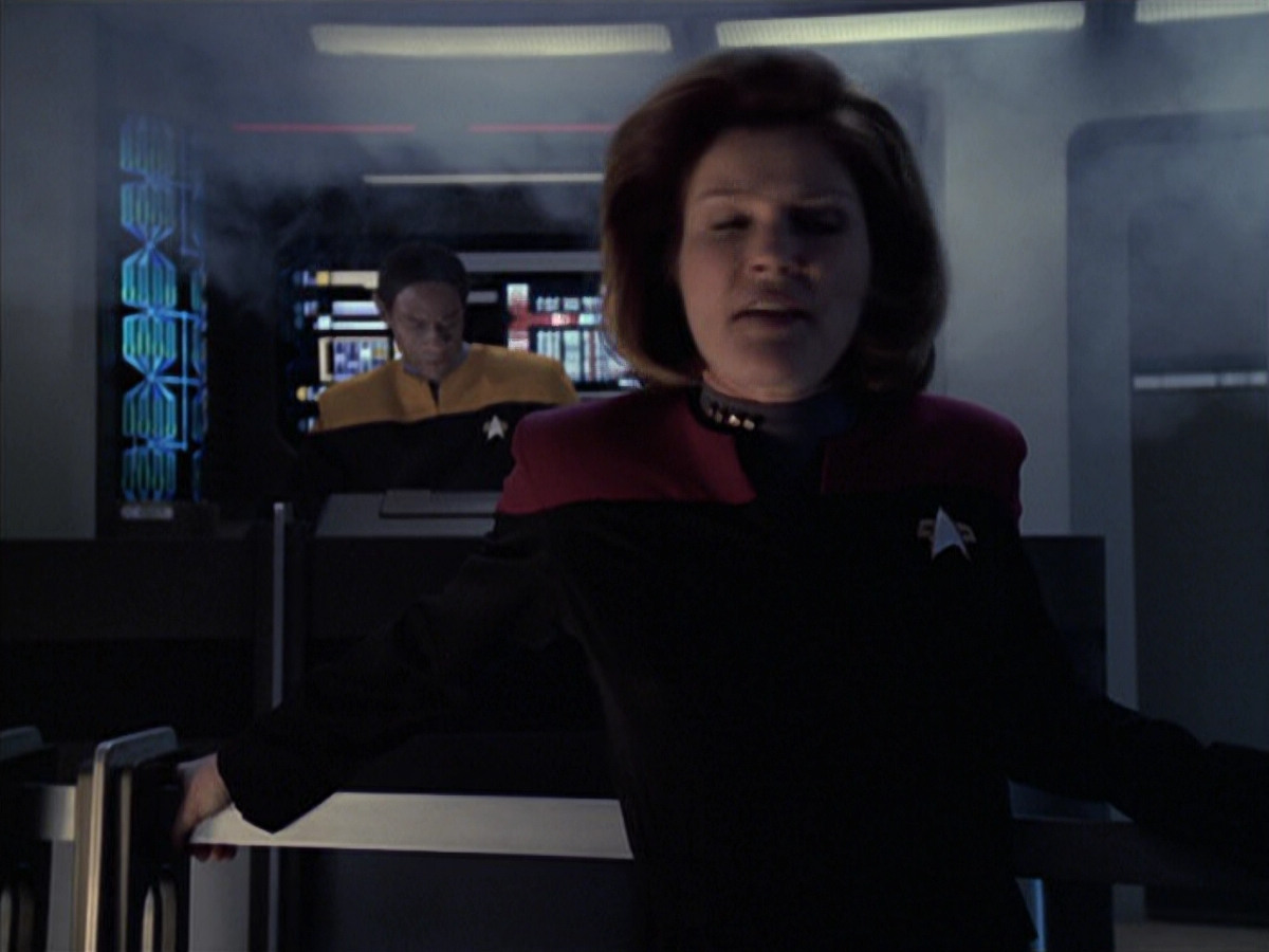 extant_StarTrek_VOY_6x21-LiveFastAndProsper_02335.jpg