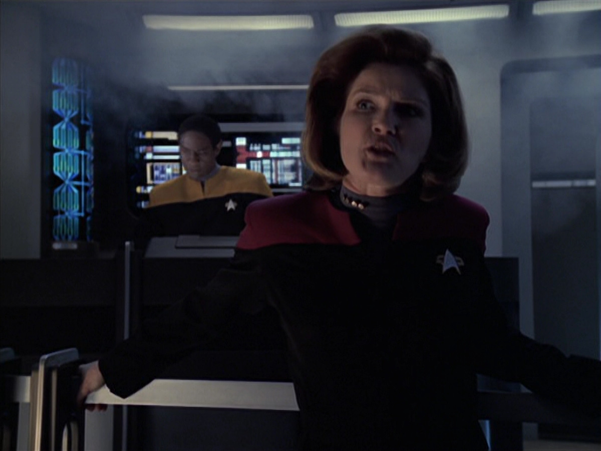 extant_StarTrek_VOY_6x21-LiveFastAndProsper_02337.jpg