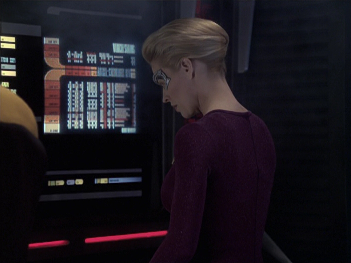 extant_StarTrek_VOY_6x21-LiveFastAndProsper_02339.jpg