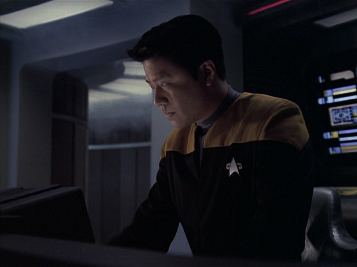 extant_StarTrek_VOY_6x21-LiveFastAndProsper_02351.jpg