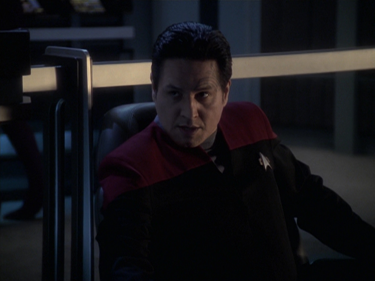 extant_StarTrek_VOY_6x21-LiveFastAndProsper_02359.jpg